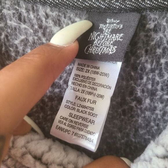 Disney ’s The Nightmare Before Christmas Fur Sweater 2X - Picture 5 of 5